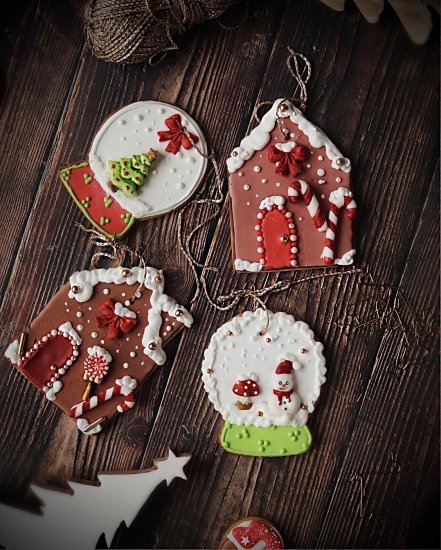 COFFRET 4 BISCUITS : MAISONS FÉÉRIQUES ET BOULES À NEIGE